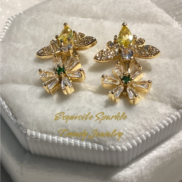 🐝10k Gold Bumblebee Daisy Cz Diamond Post back Stud Earrings - Picture 6 of 15